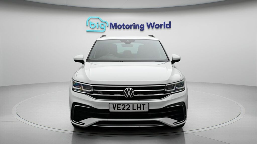 Volkswagen Tiguan R-line VE22LHT White #2