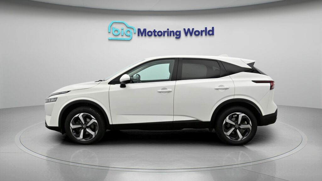 Nissan Qashqai N-connecta DV22WXH White #4