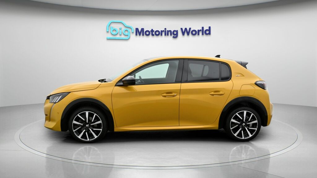 Peugeot 208 Gt Premium CE22OBH Yellow #4