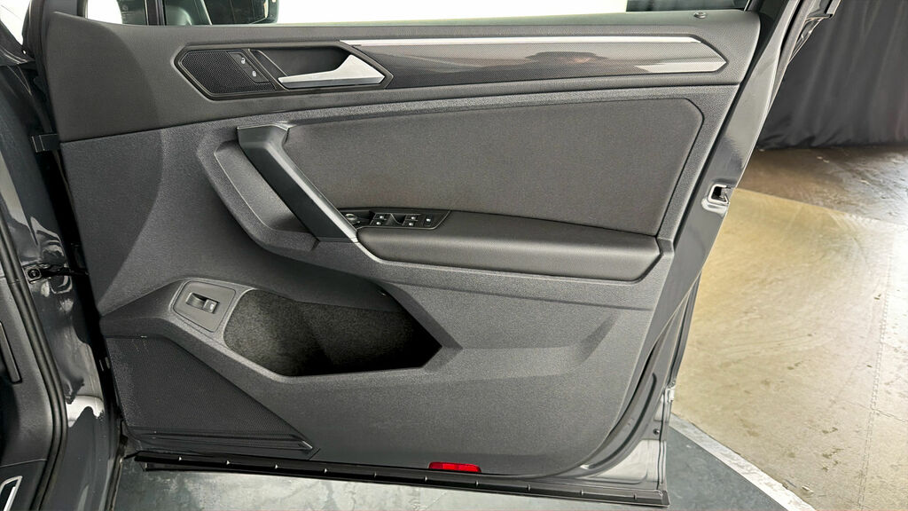 Volkswagen Tiguan Elegance Black #14