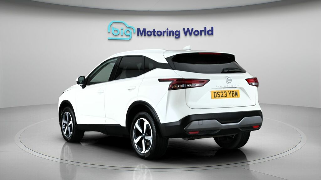 Nissan Qashqai N-connecta DS23YBW White #5