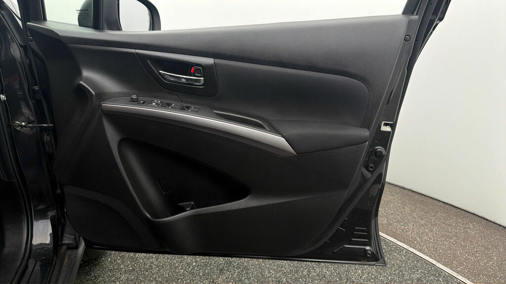 Suzuki S Cross Motion Black #6
