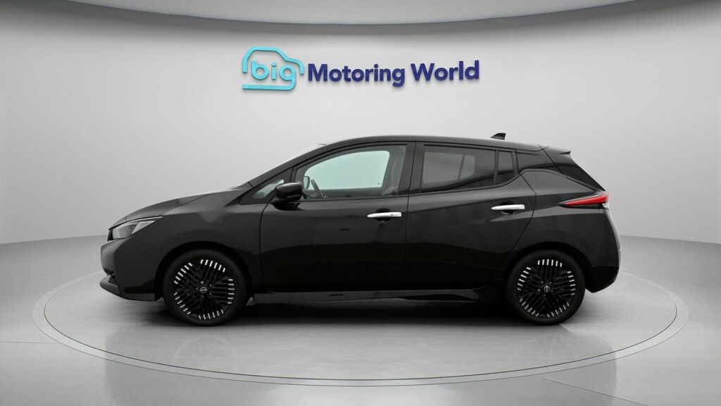 Nissan Leaf Tekna Black #4
