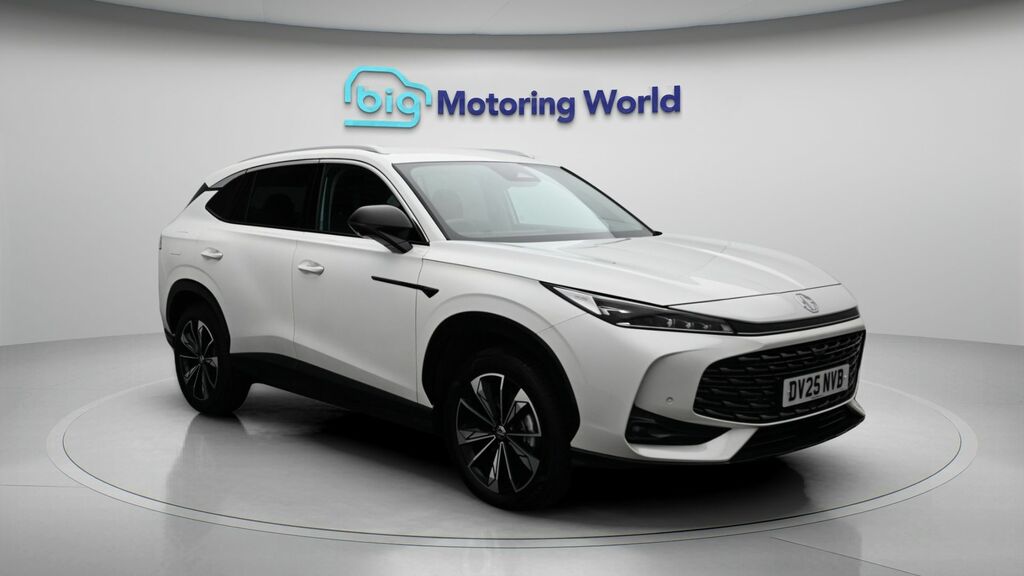 MG HS Trophy White