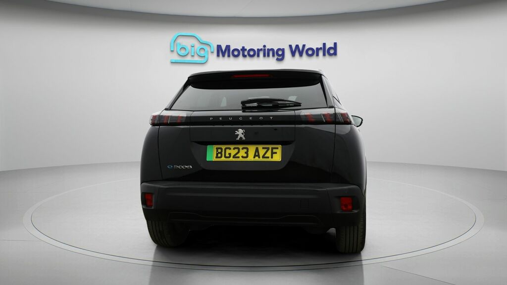 Peugeot e-2008 Active Premium Black #6