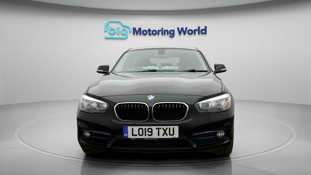 BMW 1 Series Sport Black #2