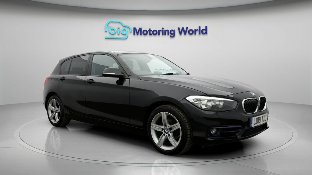 BMW 1 Series Sport Black