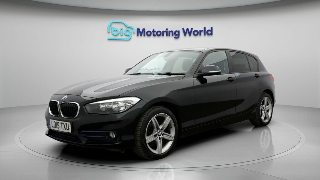 BMW 1 Series Sport Black #3