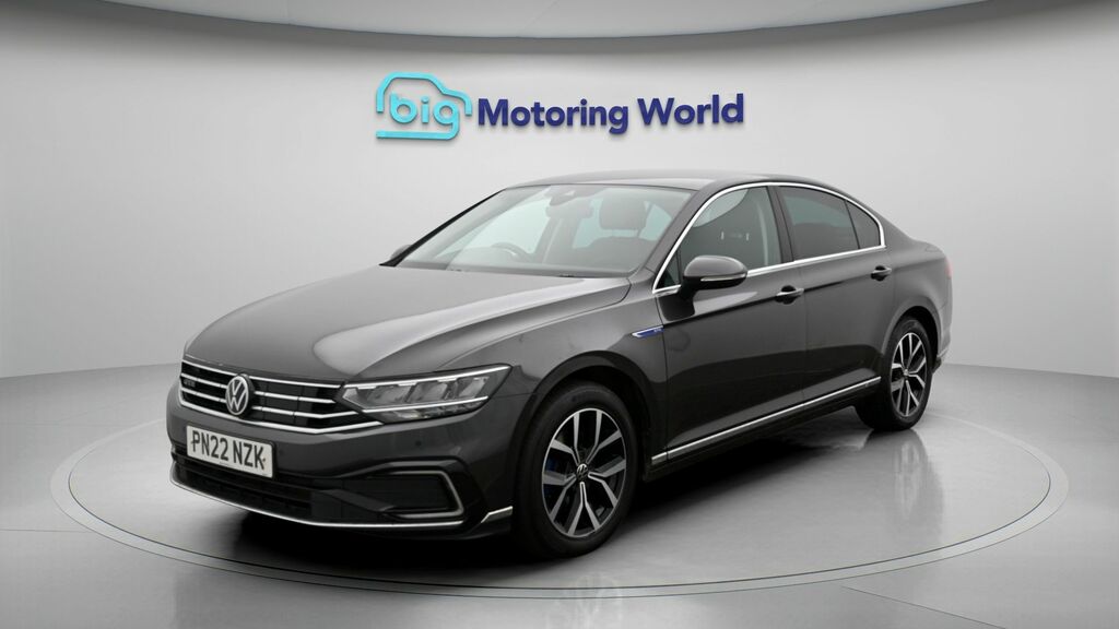 Volkswagen Passat Gte Grey #3