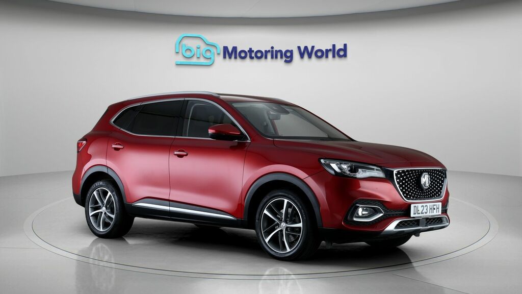 2023 MG HS