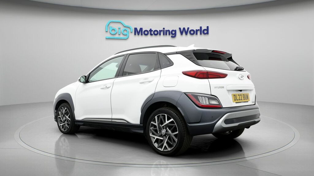 Hyundai Kona Premium White #5
