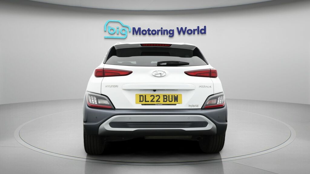 Hyundai Kona Premium White #6