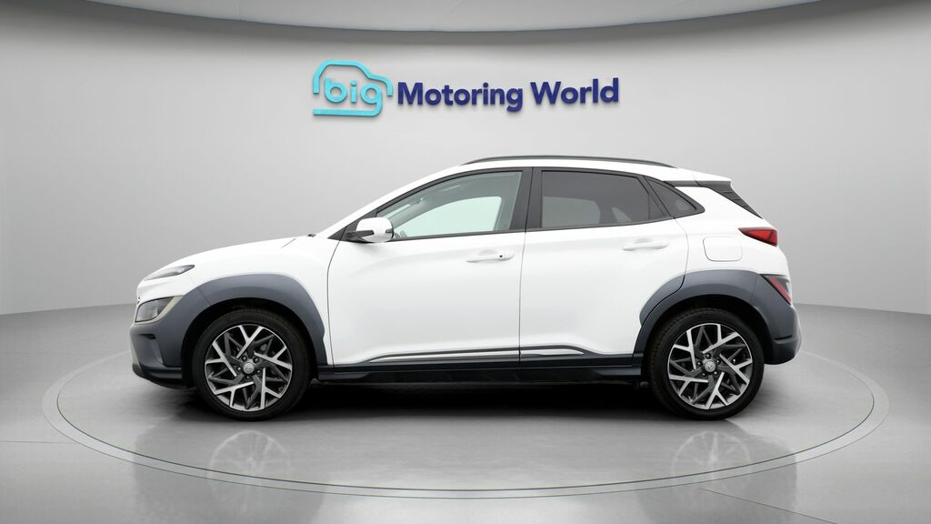 Hyundai Kona Premium White #4