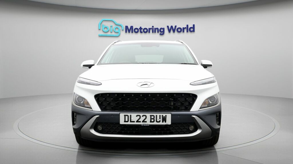 Hyundai Kona Premium White #2