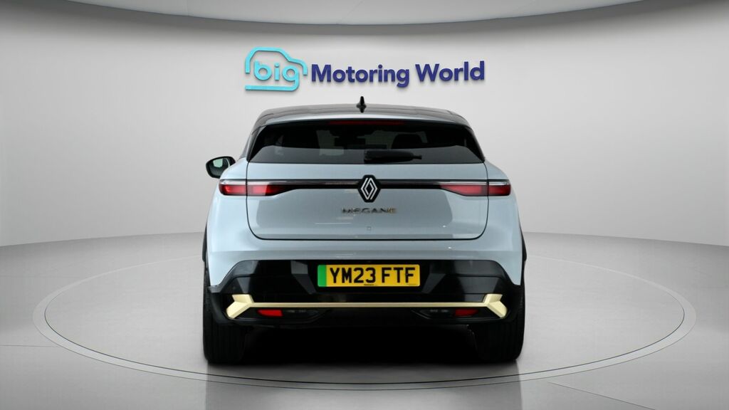 Renault Megane E-Tech Iconic Black #6