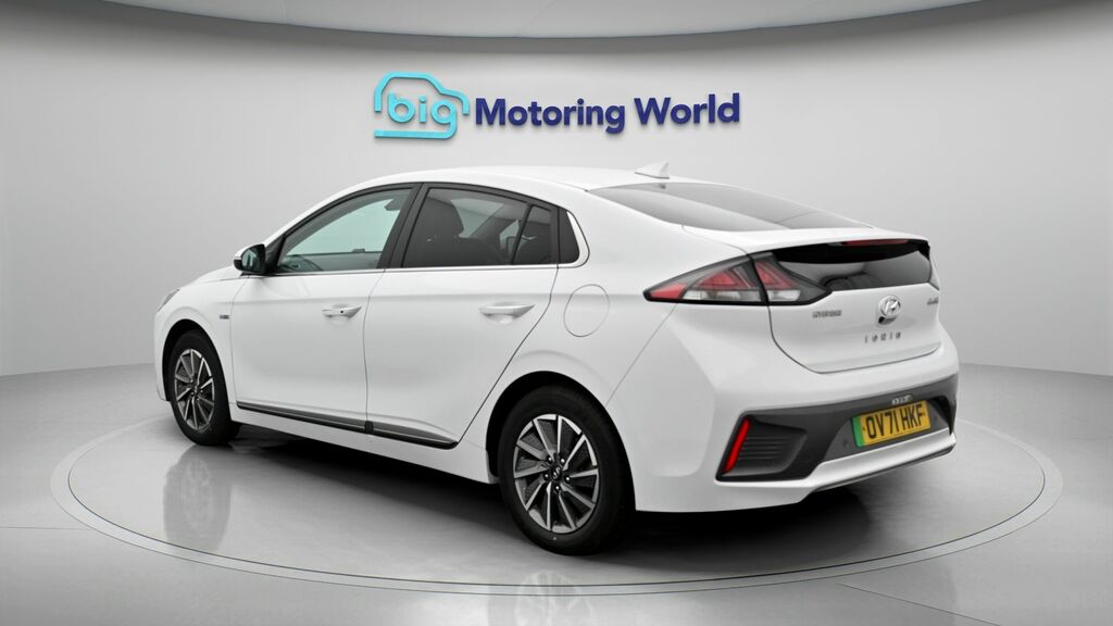 Hyundai Ioniq Premium Se White #5