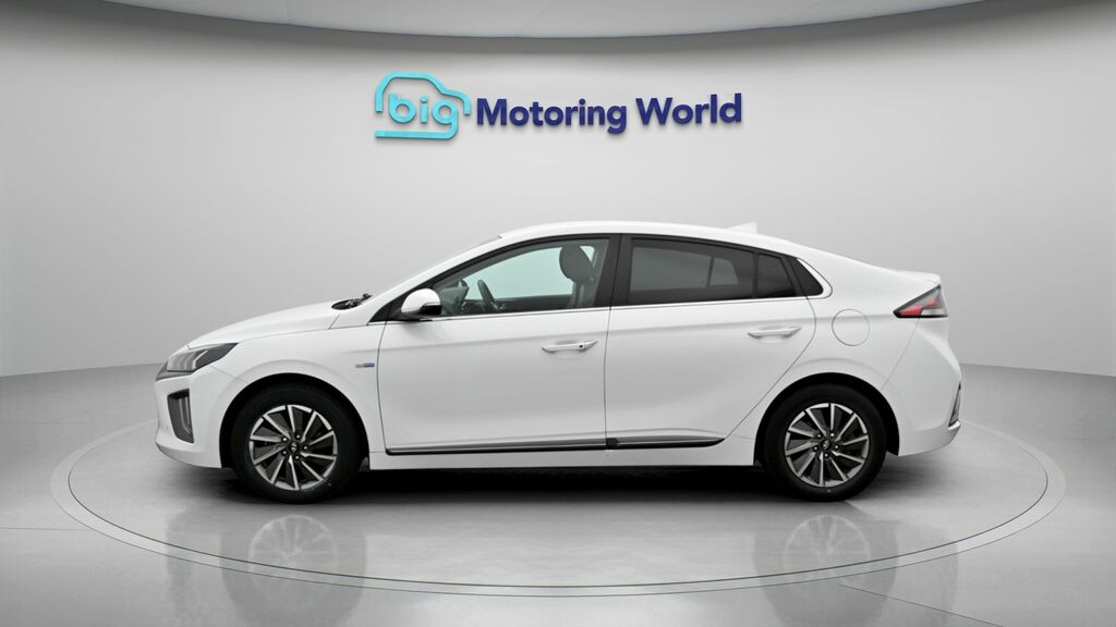 Hyundai Ioniq Premium Se White #4