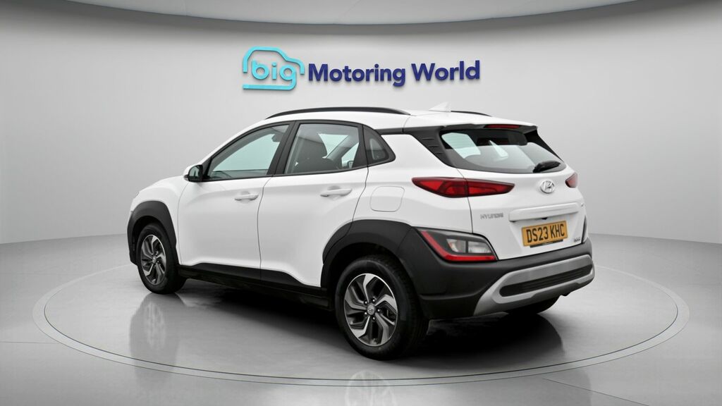 Hyundai Kona Se Connect DS23KHC White #5