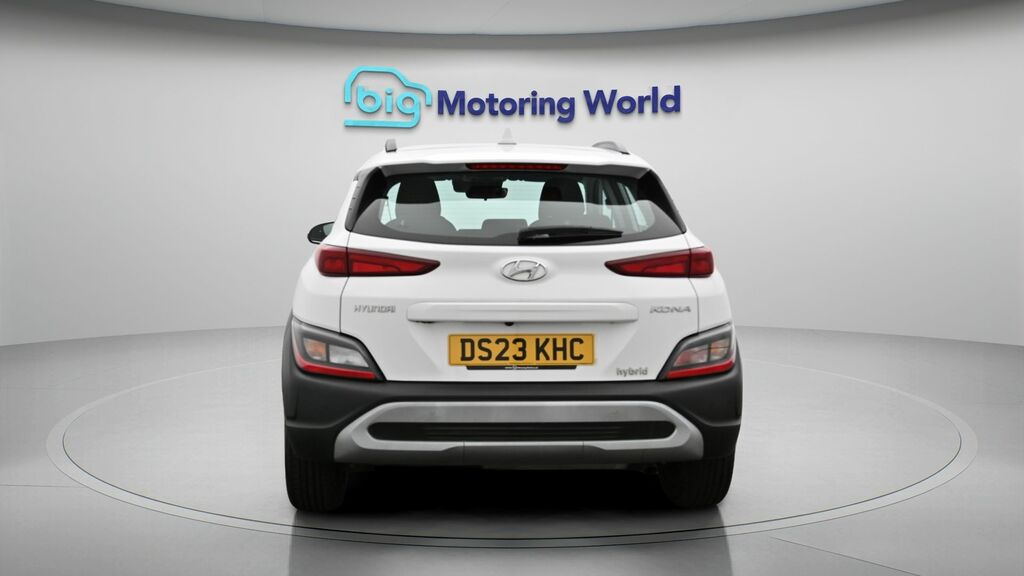 Hyundai Kona Se Connect DS23KHC White #6