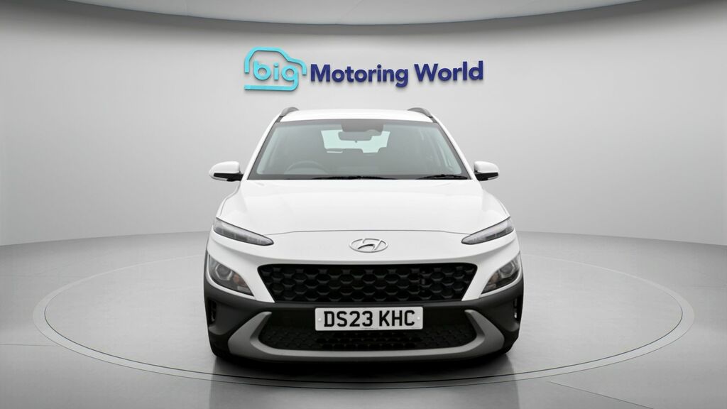 Hyundai Kona Se Connect DS23KHC White #2
