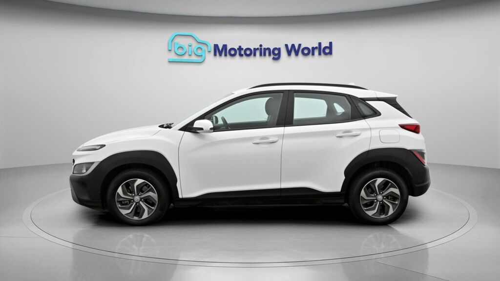 Hyundai Kona Se Connect DS23KHC White #4