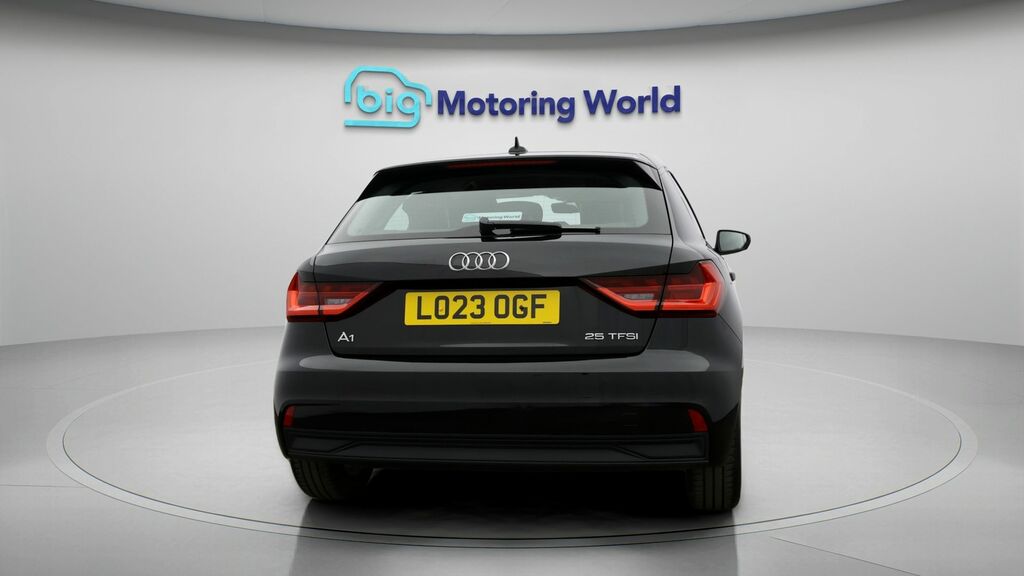 Audi A1 Technik Black #6