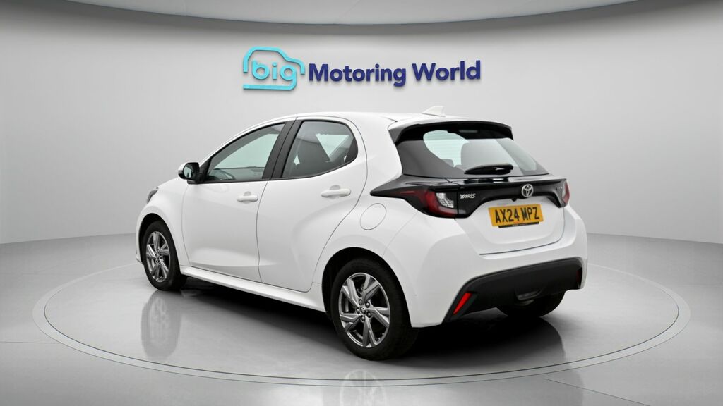 Toyota Yaris Icon White #5