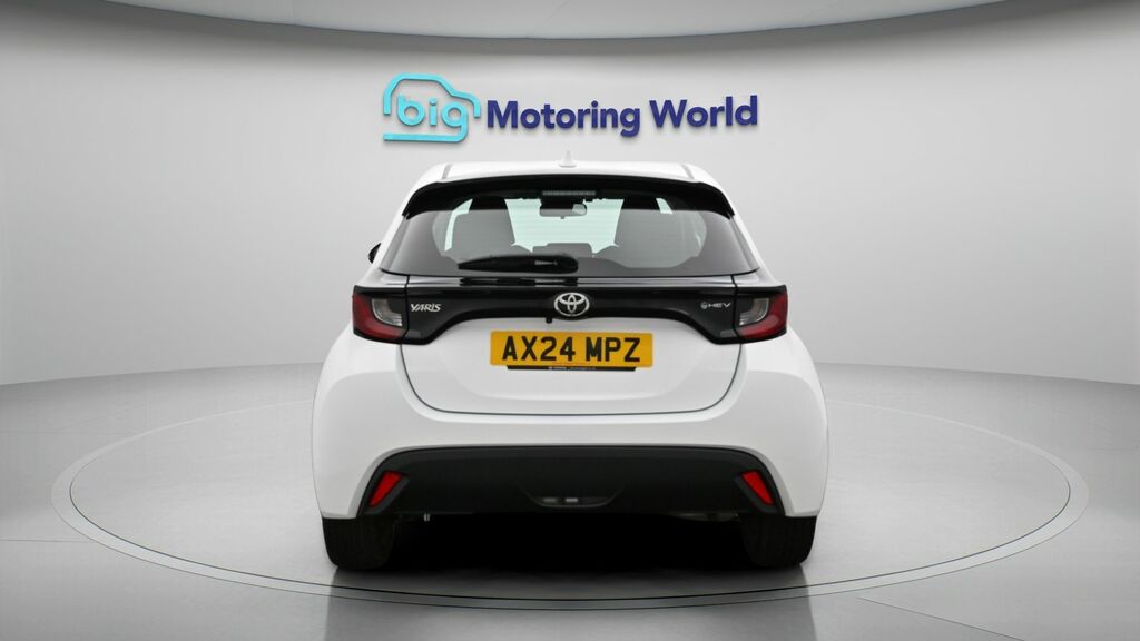 Toyota Yaris Icon White #6