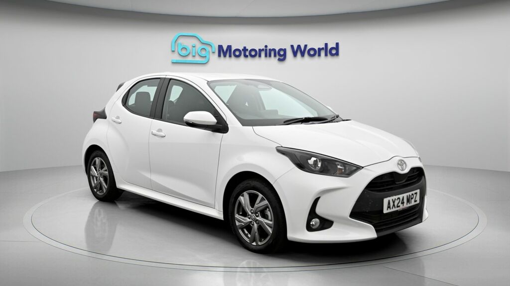 Toyota Yaris Icon White