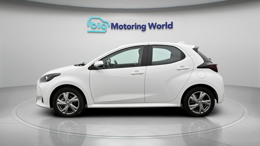 Toyota Yaris Icon White #4