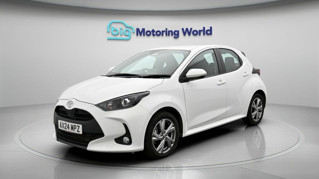 Toyota Yaris Icon White #3