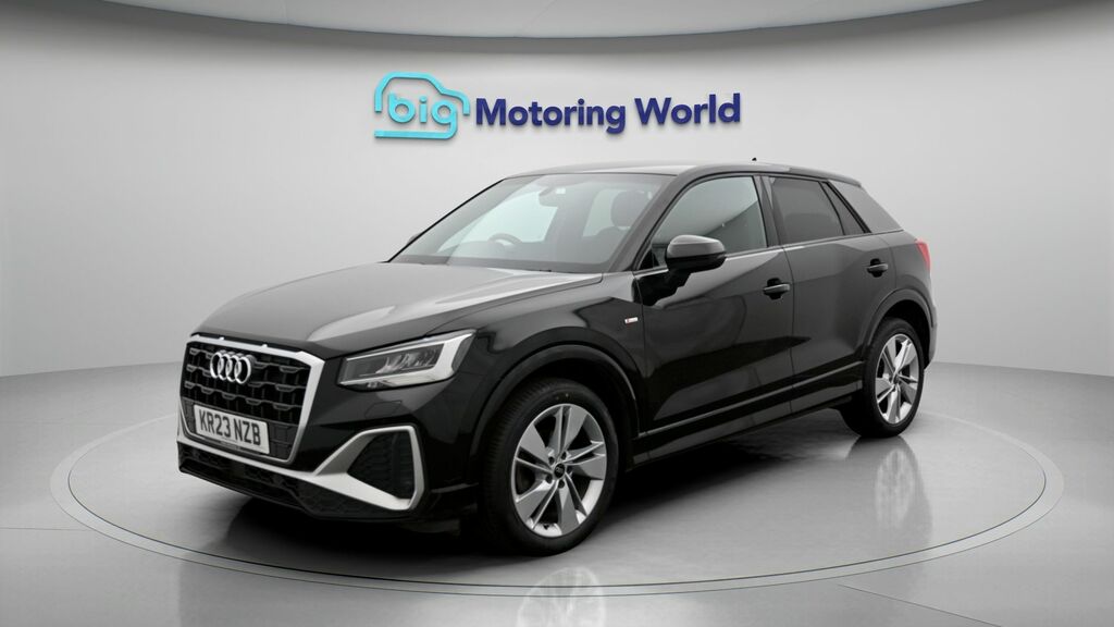Audi Q2 S Line Black #3