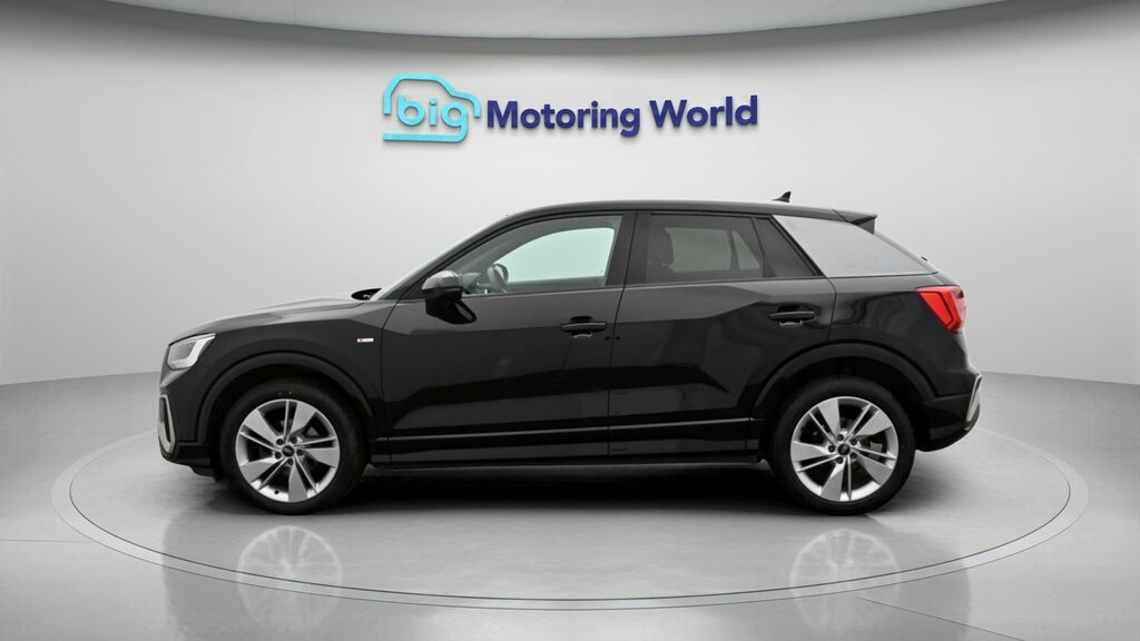 Audi Q2 S Line Black #4