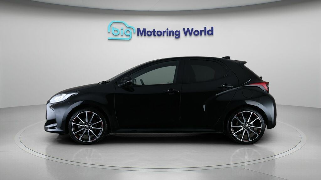 Toyota Yaris Gr Sport Black #4