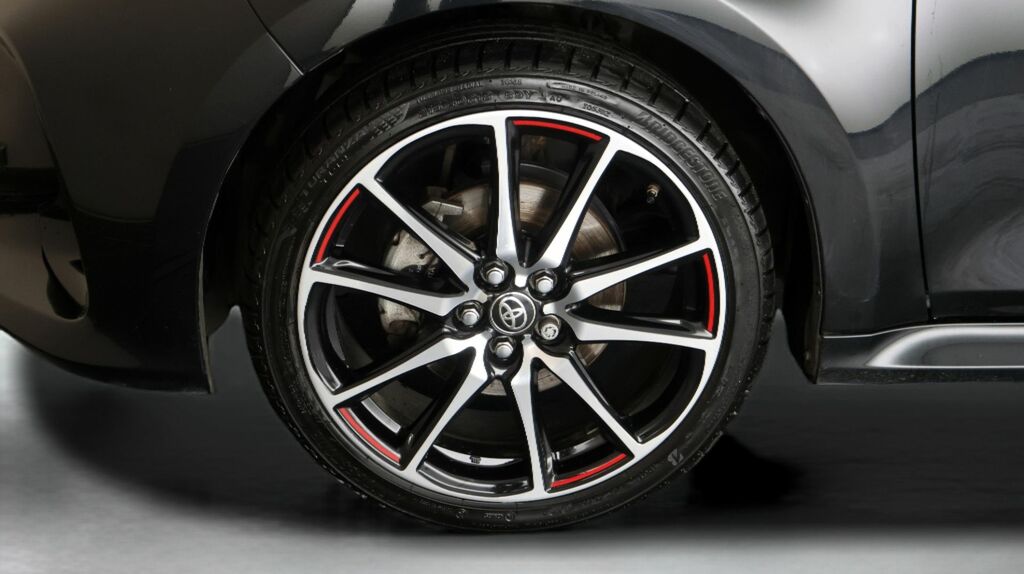 Toyota Yaris Design Silver #17