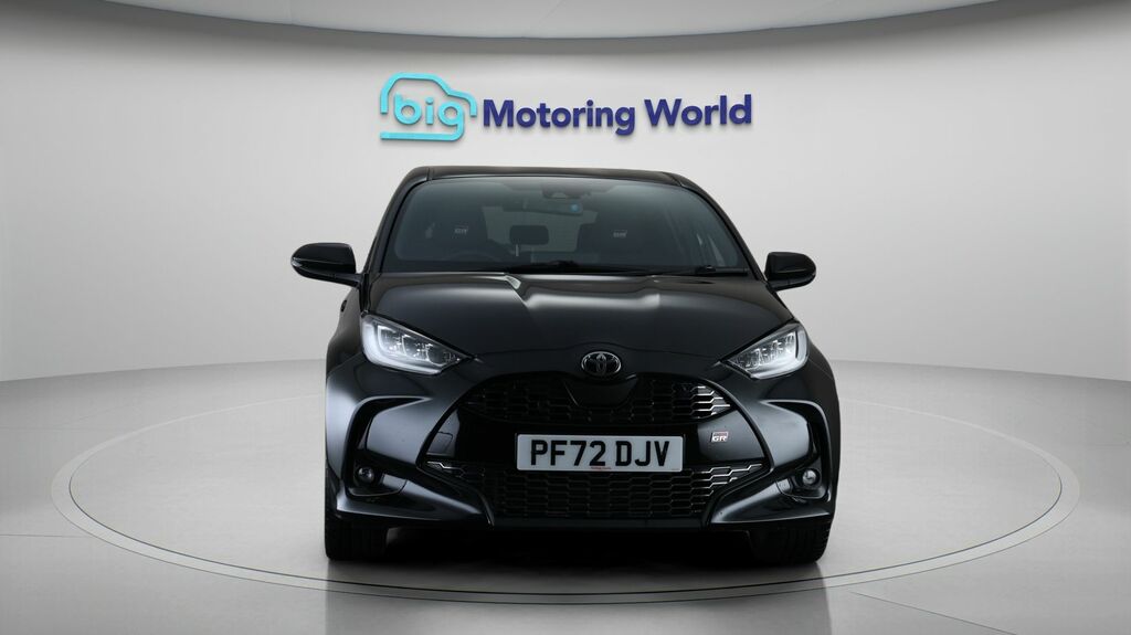 Toyota Yaris Gr Sport Black #2