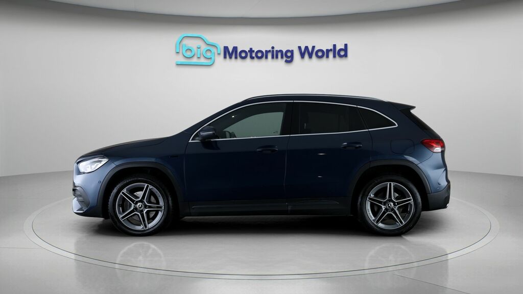 Mercedes-Benz GLA Class Exclusive Edition Blue #4