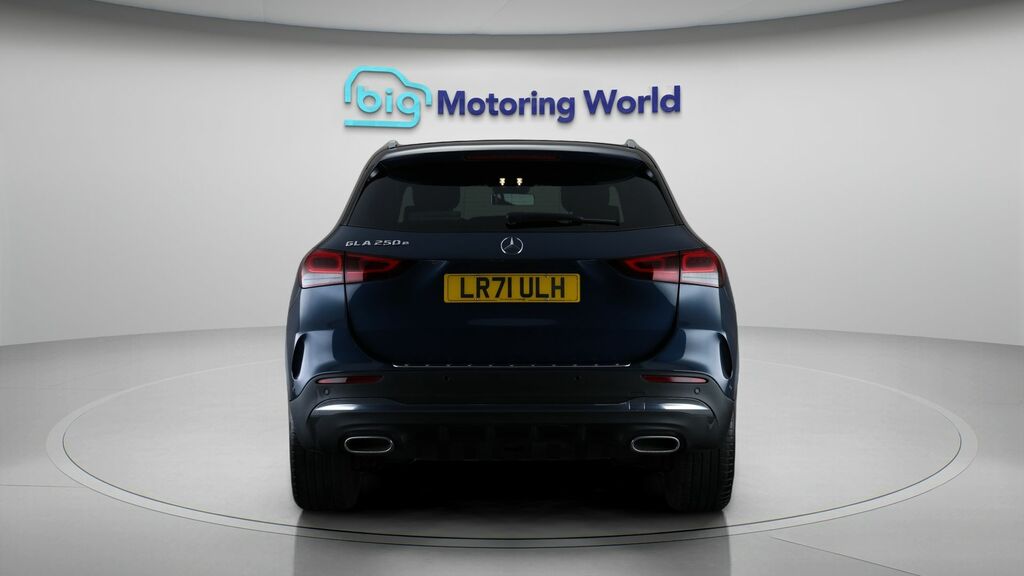 Mercedes-Benz GLA Class Exclusive Edition Blue #6
