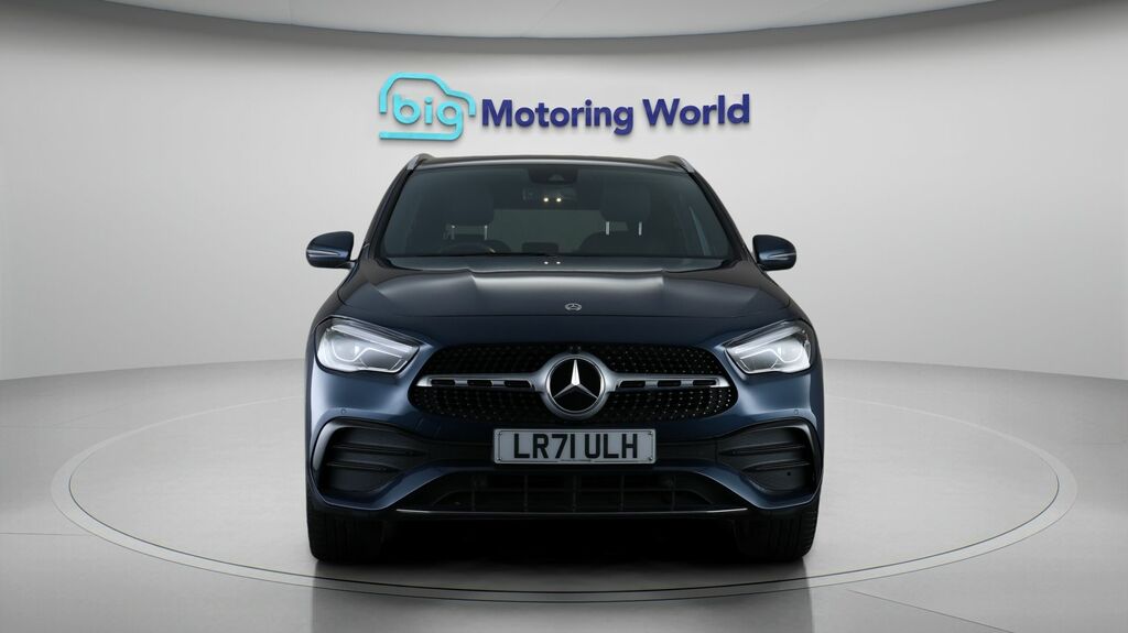 Mercedes-Benz GLA Class Exclusive Edition Blue #2