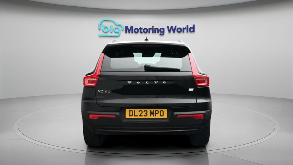 Volvo XC40 Plus Black #6