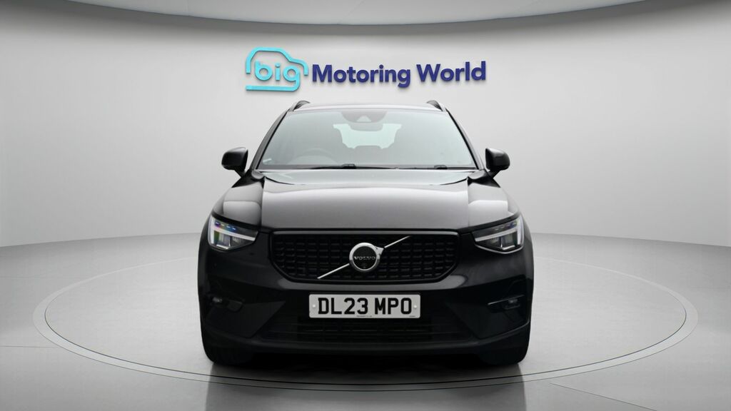 Volvo XC40 Plus Black #2