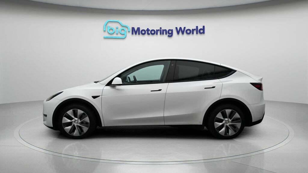 Tesla Model Y Long Range AJ22HZK White #4