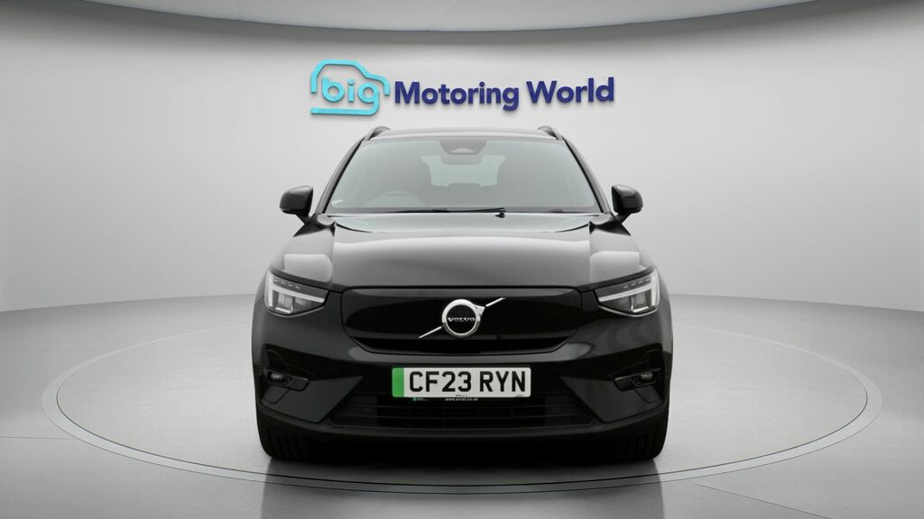 Volvo XC40 Plus Black #2