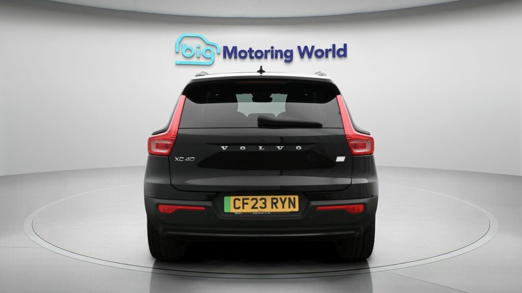 Volvo XC40 Plus Black #6