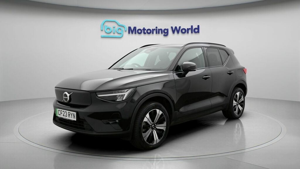 Volvo XC40 Plus Black #3
