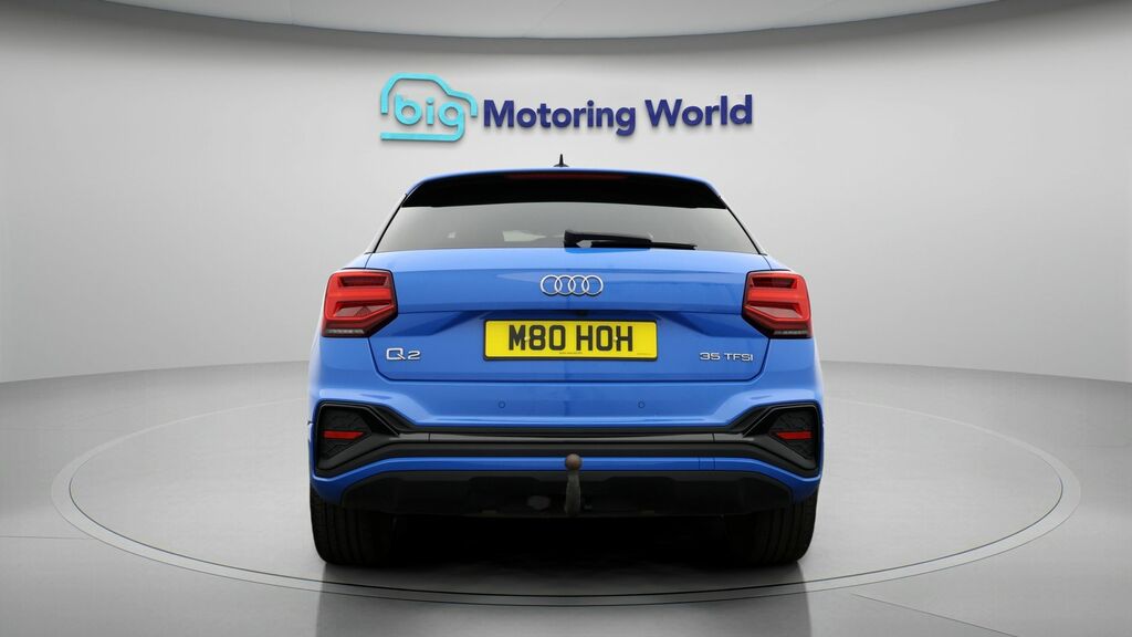 Audi Q2 Sport White #6