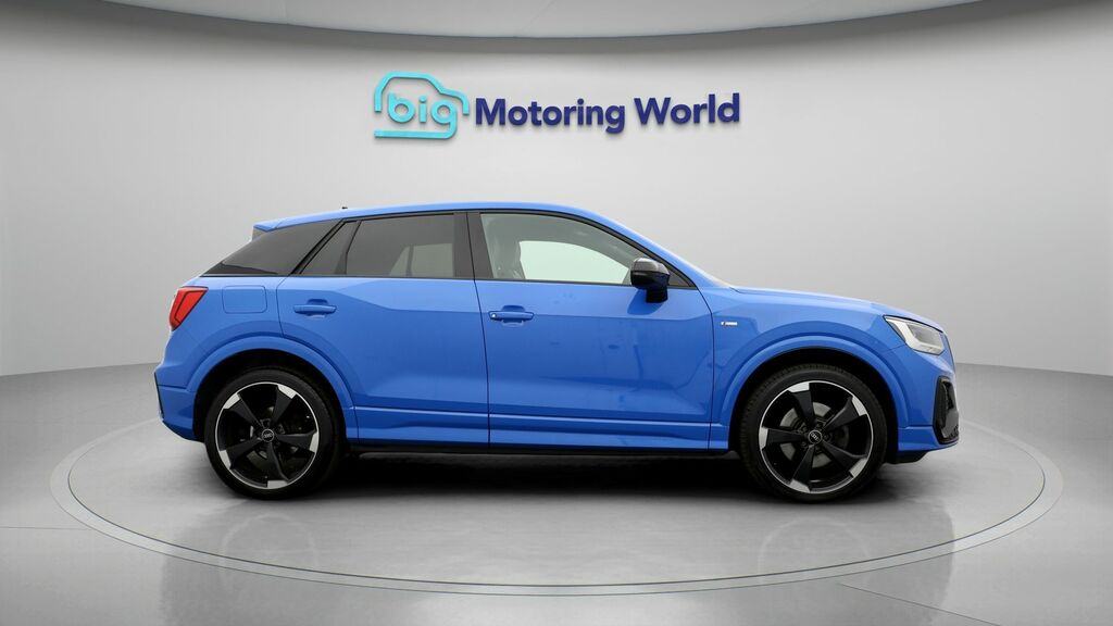 Audi Q2 Sport White #8