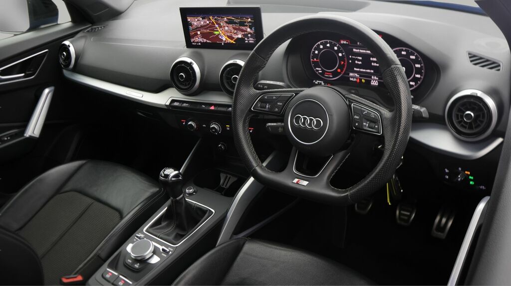 Audi Q2 Sport White #9