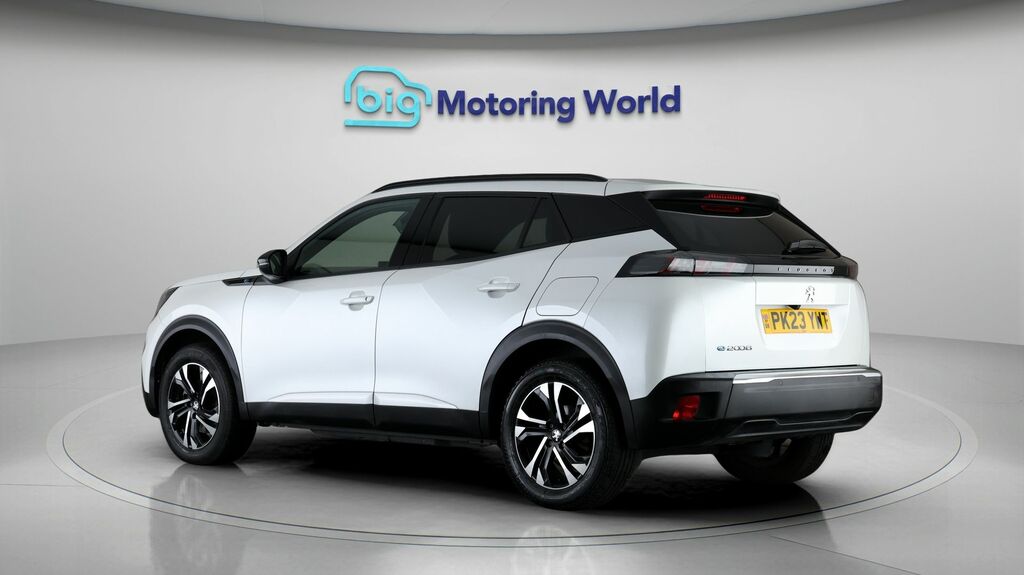 Peugeot e-2008 Allure Premium White #5