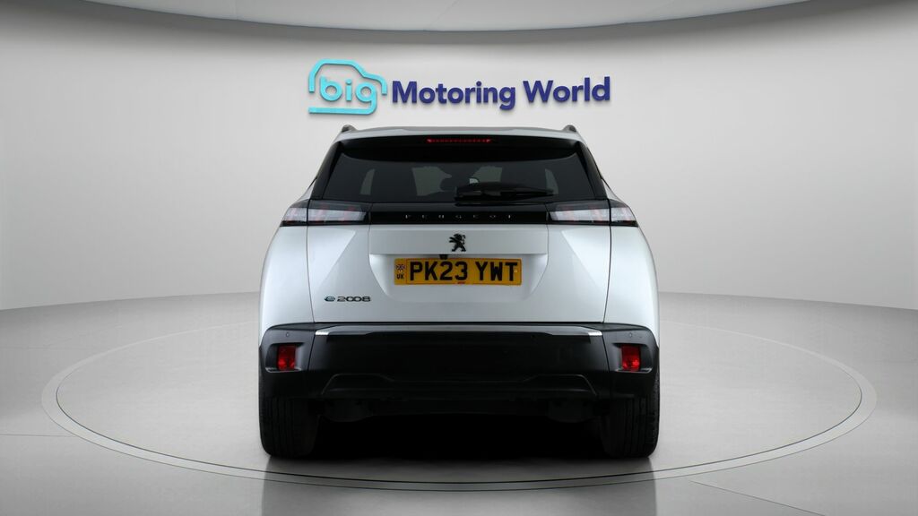 Peugeot e-2008 Allure Premium White #6